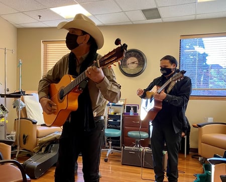 colon cancer survivor performs for medical team and cancer patients at RMCC