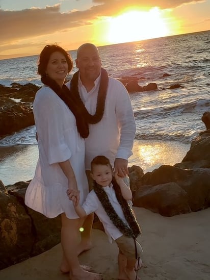 husband and wife cancer survivors in Hawaii celebrate early anniversary with son