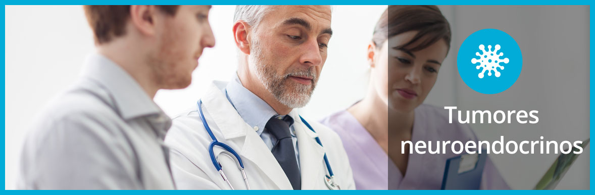 Tumores neuroendocrinos para el cáncer - Médico explicando al personal